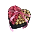 Coffret cœur Amour Sucré avec roses fraîches et chocolats - Fleuriste Marrakech