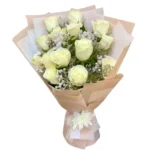 Bouquet de roses blanches avec gypsophile – Cristal d’Amour – Fleuriste Marrakech
