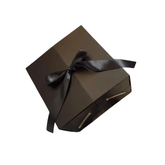 Coffret Deep Love avec cœur de roses rouges et chocolats Ferrero Rocher – Fleuriste Marrakech