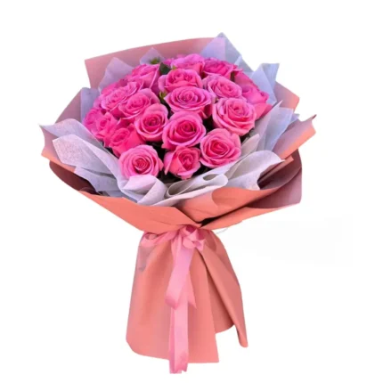 Bouquet Rosa Bella composé de roses roses fraîches, élégant et raffiné, disponible chez Fleuriste Marrakech.