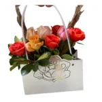 Sac floral Prestige Rosé avec roses rouges, roses et pêche dans un sac