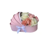 Coffret Petite Princesse boîte poussette rose avec roses blanches et roses naissance fille – Fleuriste Marrakech