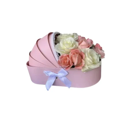 Coffret Petite Princesse boîte poussette rose avec roses blanches et roses naissance fille – Fleuriste Marrakech
